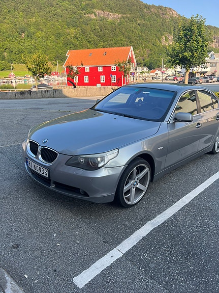 BMW 520d 4 of 5