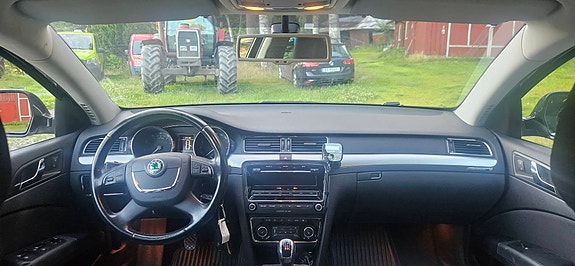 Skoda Superb 9 of 19