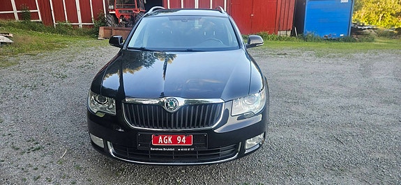 Skoda Superb 2 of 5
