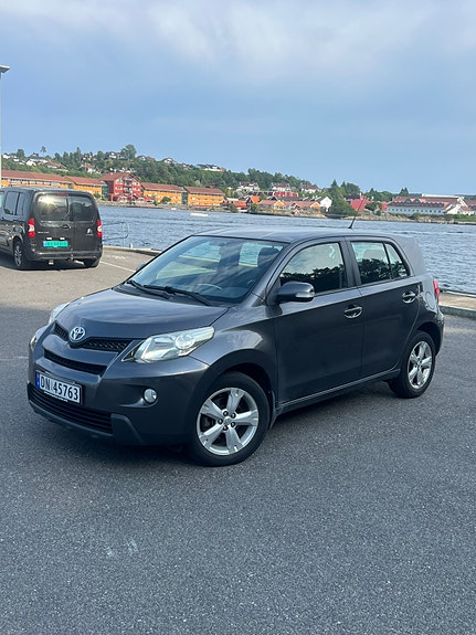 Toyota Urban Cruiser 2 of 5