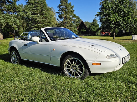 Mazda MX-5 4 of 5