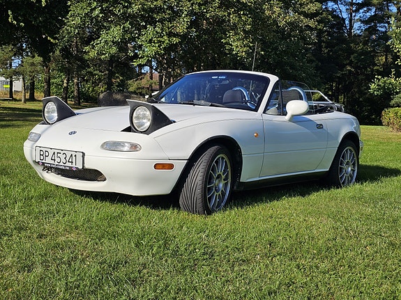 Mazda MX-5 2 of 5