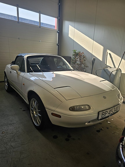Mazda MX-5 7 of 19
