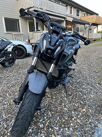 Yamaha MT-07 2 of 5