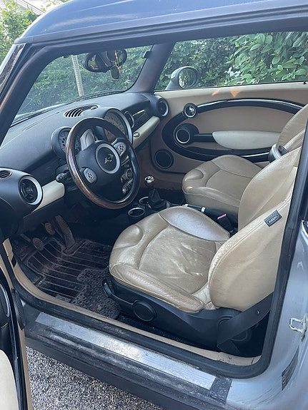 MINI Clubman Cooper D 2 of 5