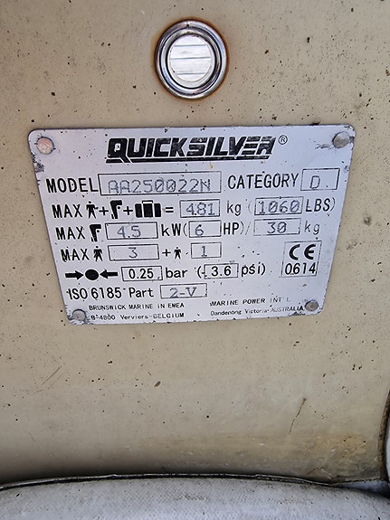 Quicksilver gummibåt til salgs 6 of 13