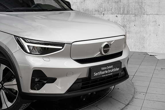 Volvo C40 2 of 5