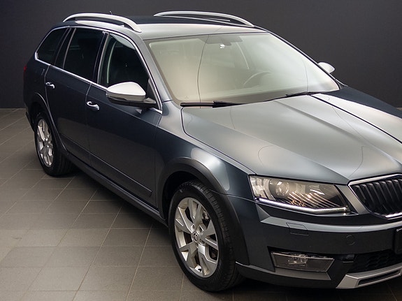 Skoda Octavia Scout 3 of 5