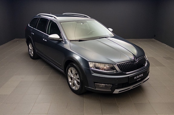 Skoda Octavia Scout 2 of 5
