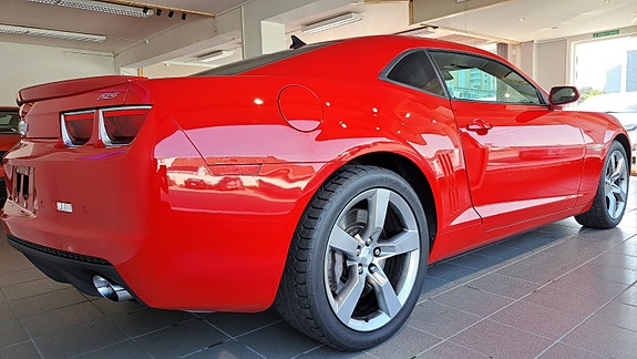 Chevrolet Camaro 2 of 5