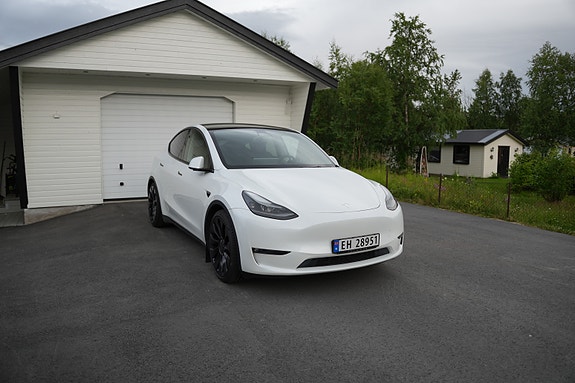 Tesla Model Y 3 of 5