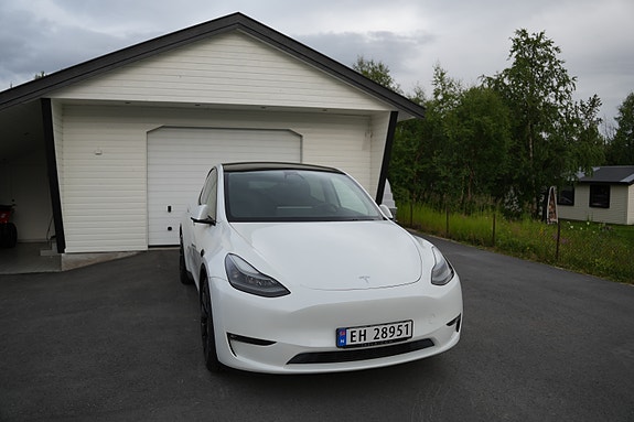 Tesla Model Y 2 of 5