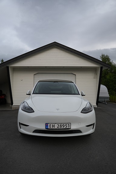 Tesla Model Y 5 of 5