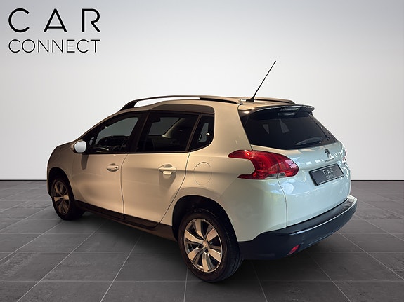 Peugeot 2008 2 of 5
