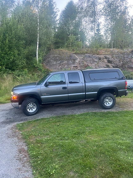 Chevrolet Silverado 3 of 5