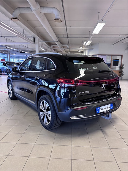 Mercedes-Benz EQA250+ 3 of 5