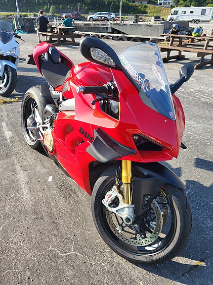 Ducati Panigale V4S 4 of 5