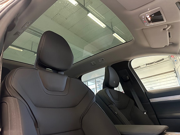 Volvo EX90 16 of 30