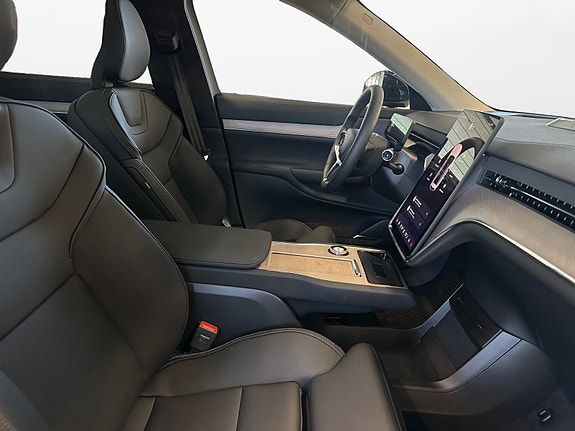 Volvo EX90 15 of 30