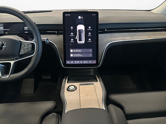 Volvo EX90 11 of 30