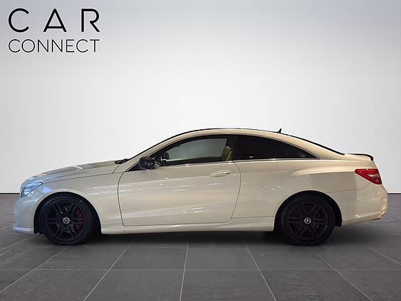 Mercedes-Benz E220 2 of 5