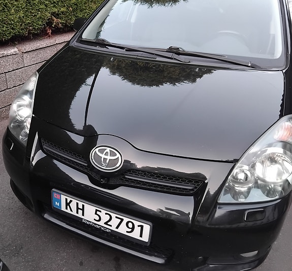 Toyota Corolla Verso 4 of 5