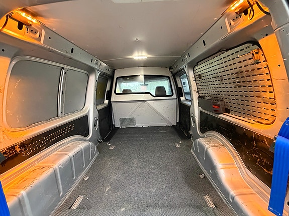 Volkswagen Caddy Maxi 21 of 22