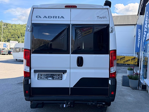 Adria Twin 600 SPB PLUSS 2,2 / 160 hk 9G Aut *HENGERFESTE/KAMERA* 5 of 5