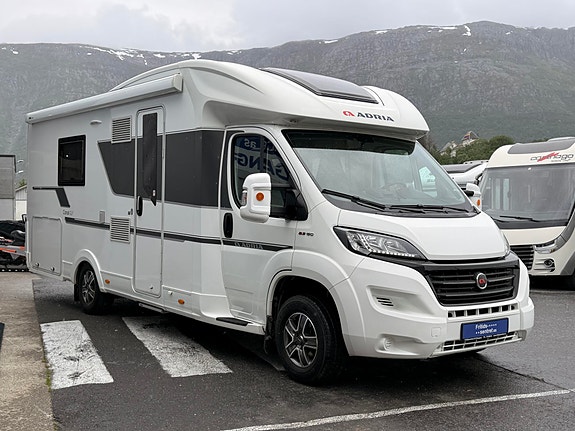 Adria Coral Plus 670 SLT 2,3 / 150 hk Aut *ENKLE SENGER/STEKEOVN* 3 of 5