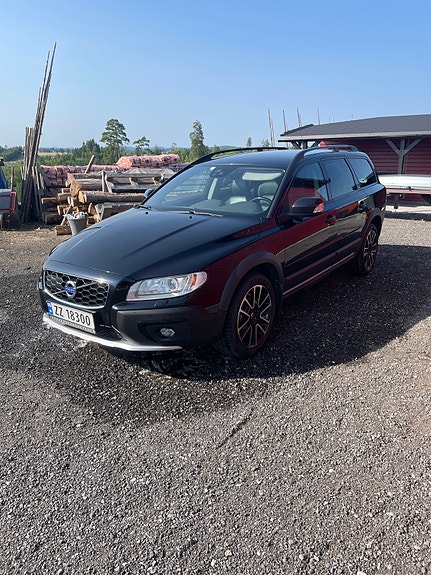 Volvo XC70 2 of 5