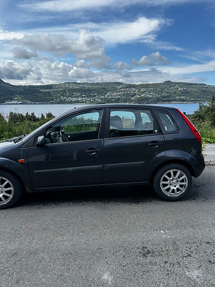 Ford Fiesta 4 of 5