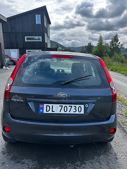 Ford Fiesta 3 of 5