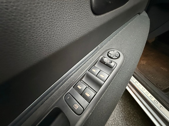Peugeot 5008 10 of 30