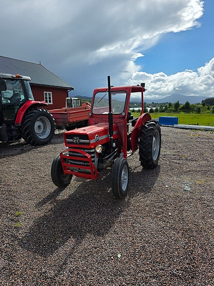 Massey Ferguson 135 2 of 11