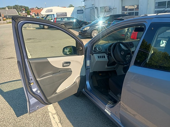 Nissan Pixo 8 of 18