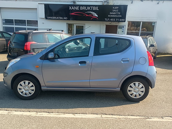 Nissan Pixo 3 of 18