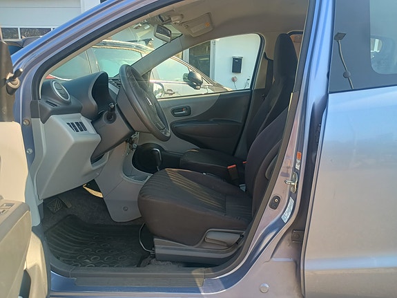 Nissan Pixo 6 of 18