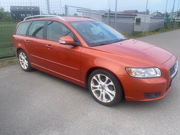 Volvo V50 2 of 5