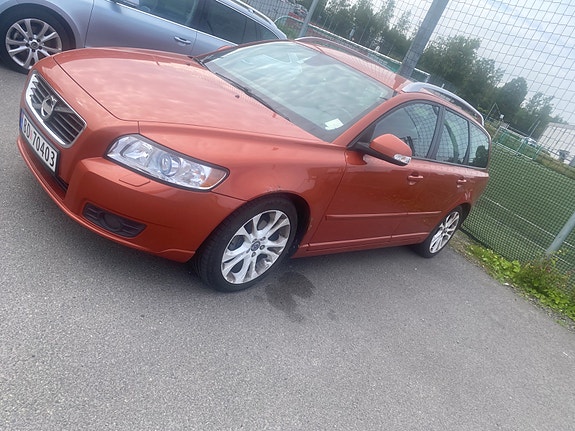 Volvo V50 3 of 5