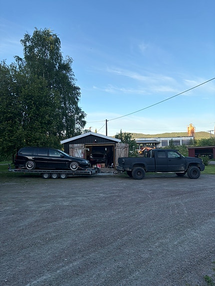 Chevrolet Silverado 2 of 5