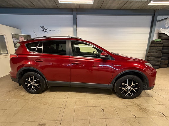 Toyota RAV4 4 of 24