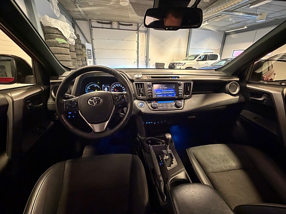 Toyota RAV4 14 of 24