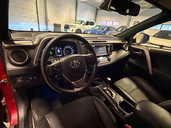 Toyota RAV4 13 of 24