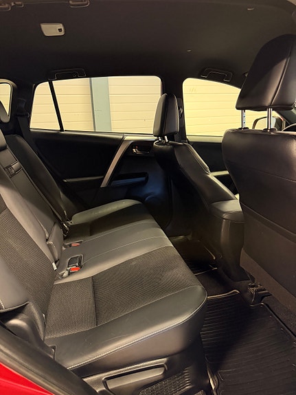 Toyota RAV4 18 of 24