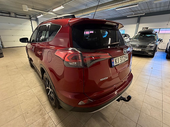 Toyota RAV4 9 of 24