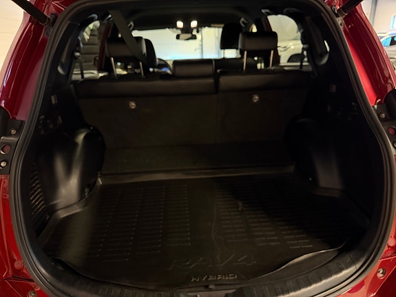 Toyota RAV4 8 of 24