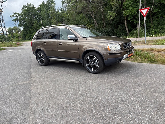 Volvo XC90 2 of 5