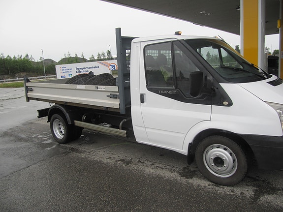 Ford Transit 350L Van 10 of 30