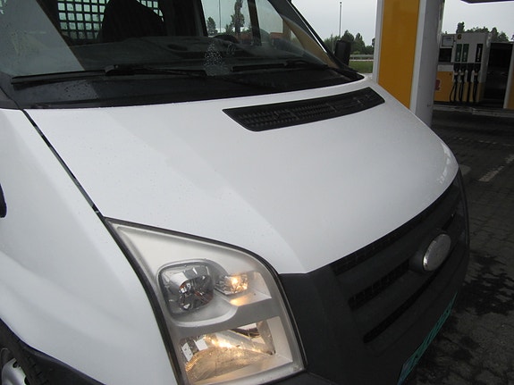 Ford Transit 350L Van 7 of 30