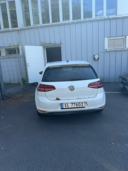 Volkswagen e-Golf VII 4 of 5